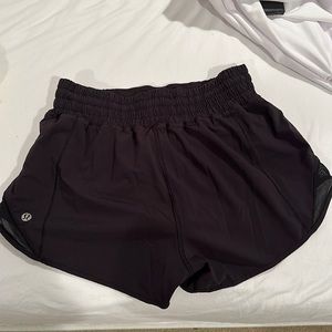Lululemon High Rise Hotty Hot Shorts 2.5” (Black, Size 4)